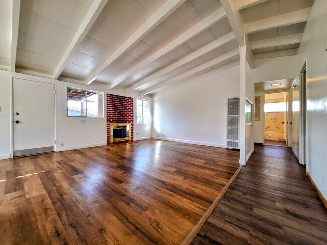 Building Photo - Refurbished 3bd Single Story House With Carport & Large Yards