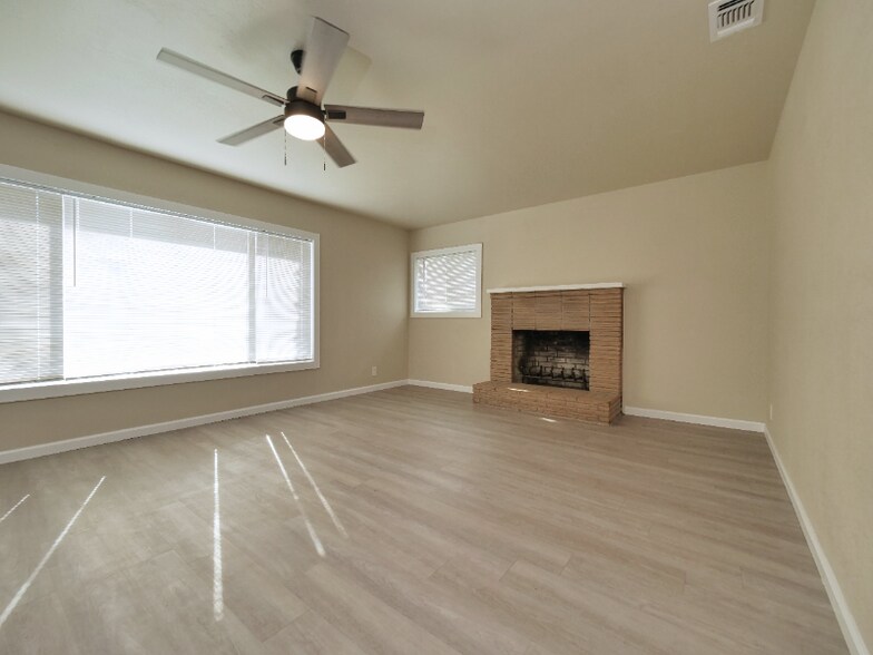 Building Photo - 308 6th St