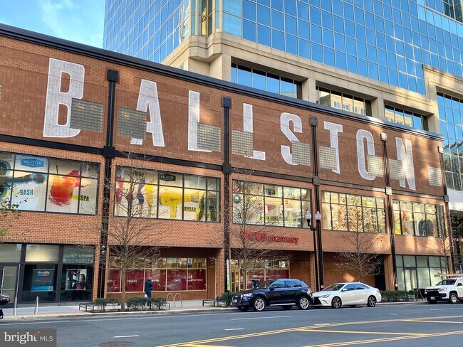 Building Photo - 900 N Stafford St