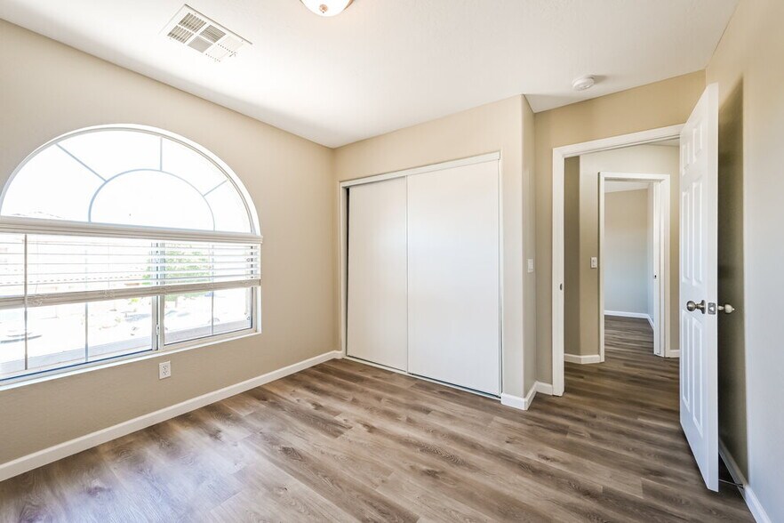 Building Photo - 15825 W Redfield Rd