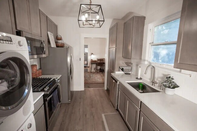 Building Photo - 325 Hammond Ave