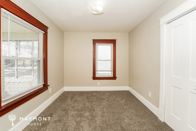 Building Photo - 3-Bedroom Lorain Home