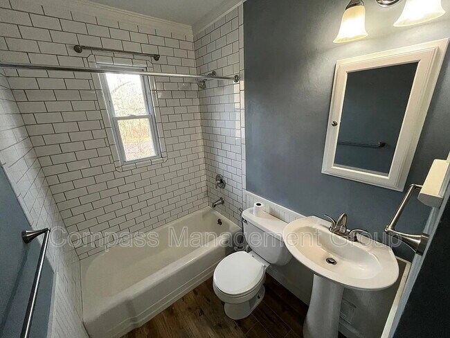 Building Photo - 2911 Davis St SE