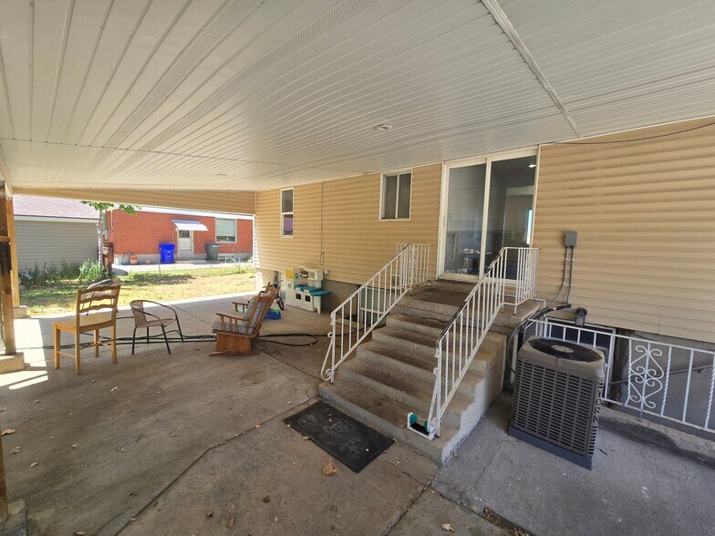 Building Photo - 509 W 200 S