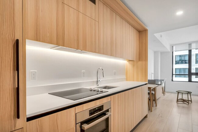 Building Photo - 225 N Miami Ave