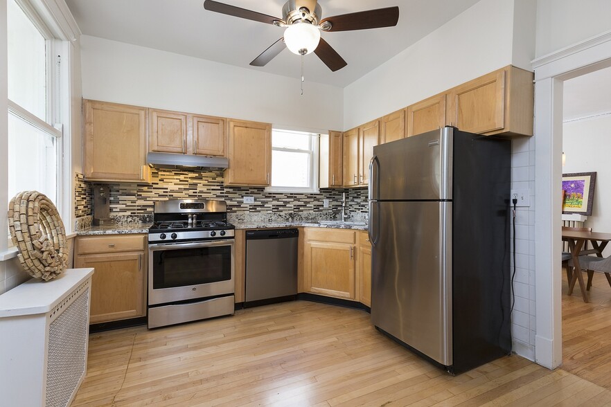 Building Photo - 4852 N Talman Ave