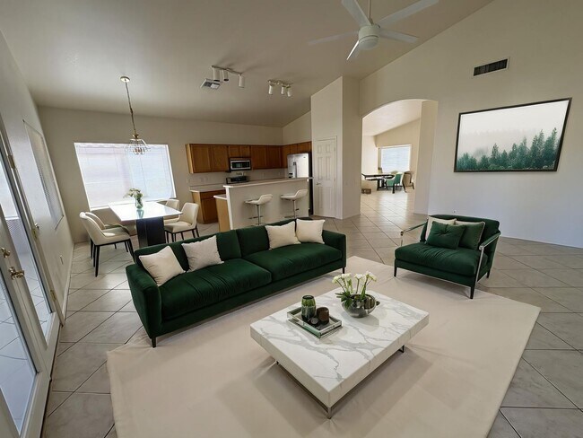 Building Photo - Great eastside location pet friendly