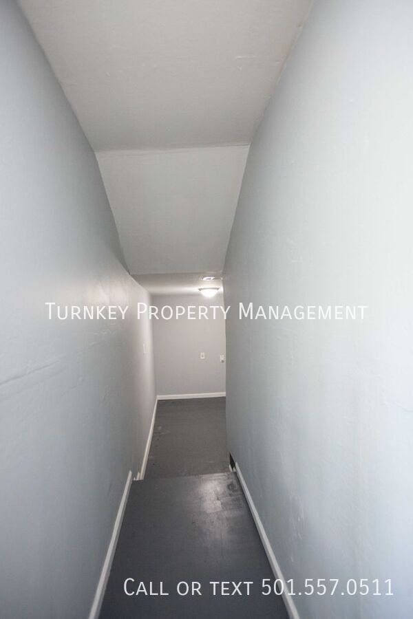 Building Photo - 720 Graham Ave