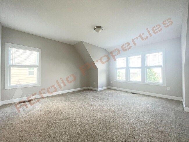 Building Photo - Lovely & Spacious 3 Bedroom, 2.5 Bathroom ...