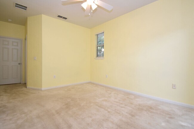 Building Photo - 941 NW 21st Ave
