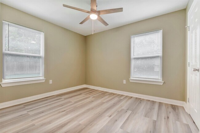 Building Photo - 5955 Bellfort Ave