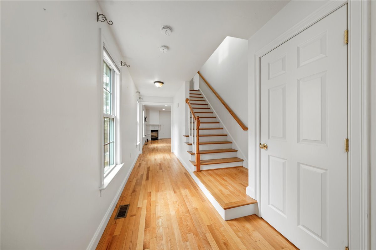 Building Photo - 6 Longview Cir