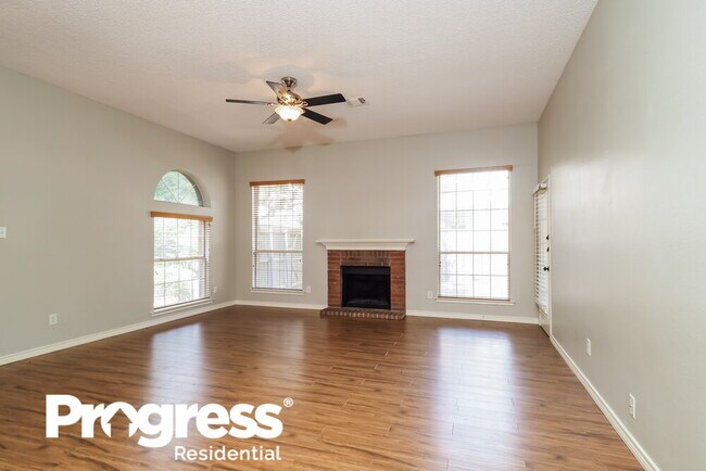 Building Photo - 4130 Briar Hill Dr