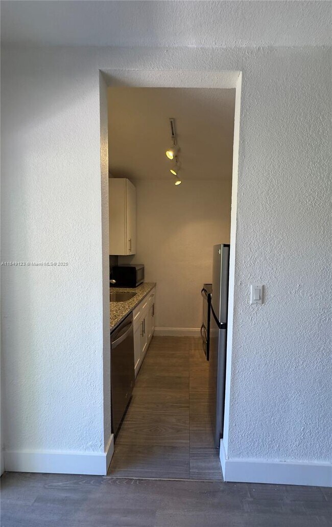 Building Photo - 560 NE 69th St