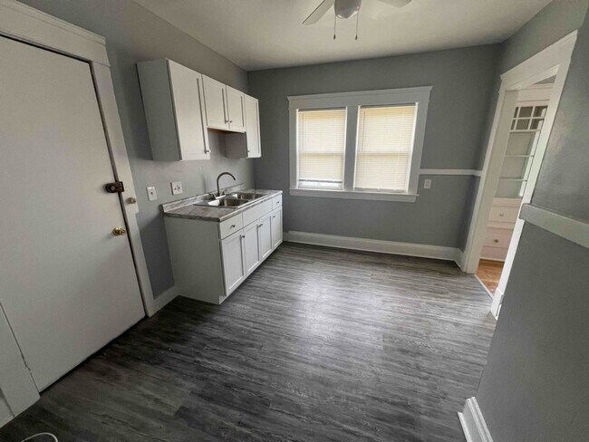 Building Photo - 12320 Saywell Ave