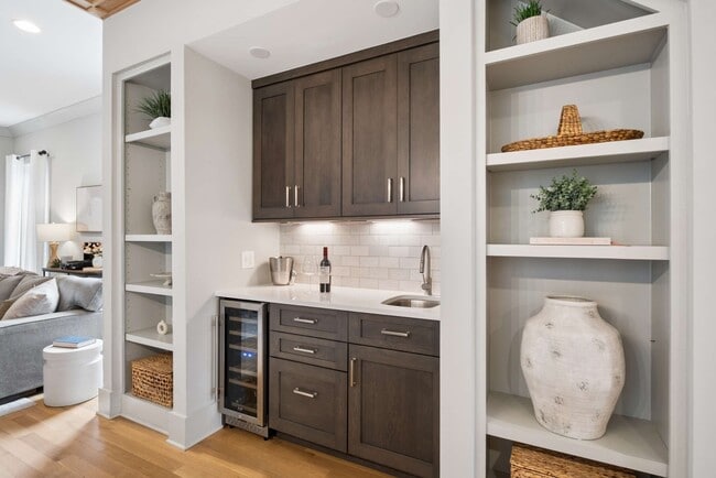 Building Photo - 6368 Alamo Pl