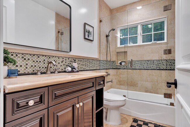 Building Photo - GORGEOUS 7 BED 6.5 BATH FOR LEASE IN BEVER...