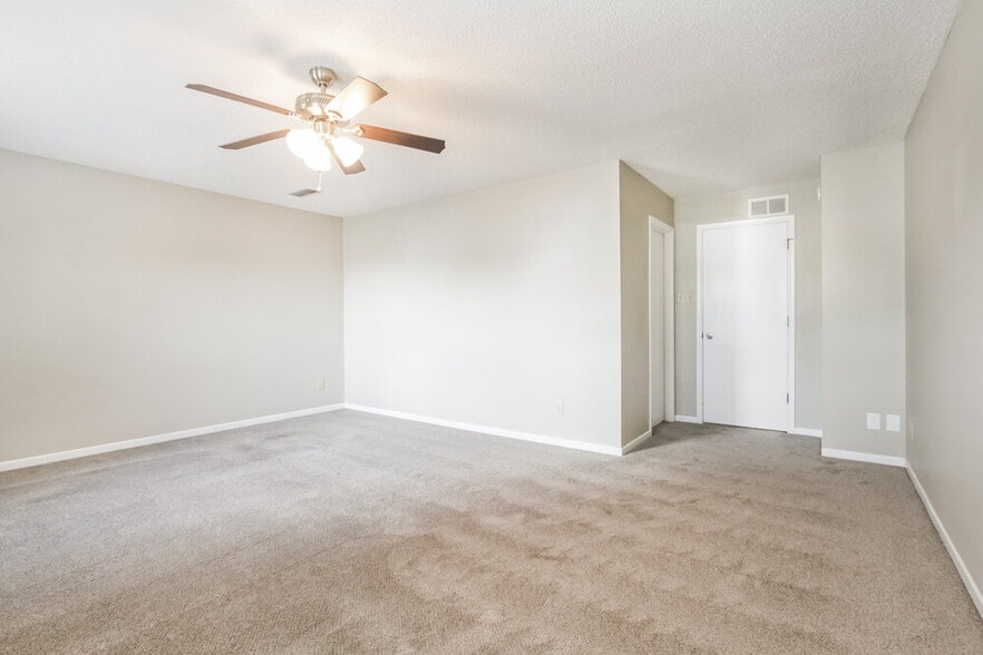 Building Photo - 9047 Bainbridge Dr