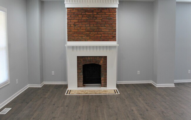 Building Photo - 531 E Gates St
