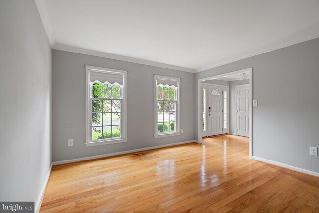 Building Photo - 8527 Silverview Dr