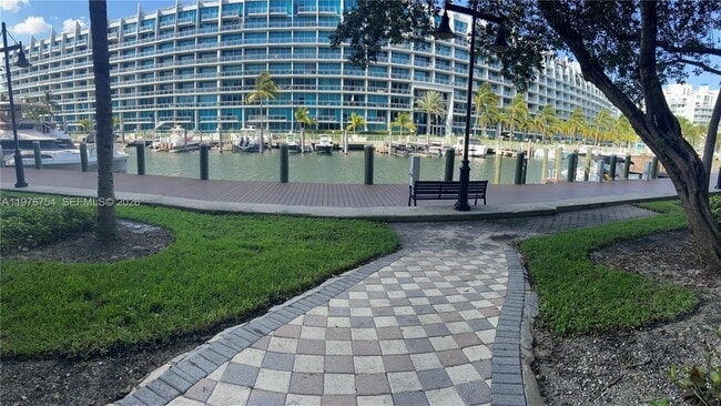 Building Photo - 3001 NE 185th St