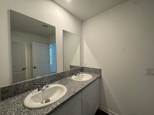 Building Photo - Laughlin Ranch New 3 Bed, 2 Bath close to Water, on Parkway