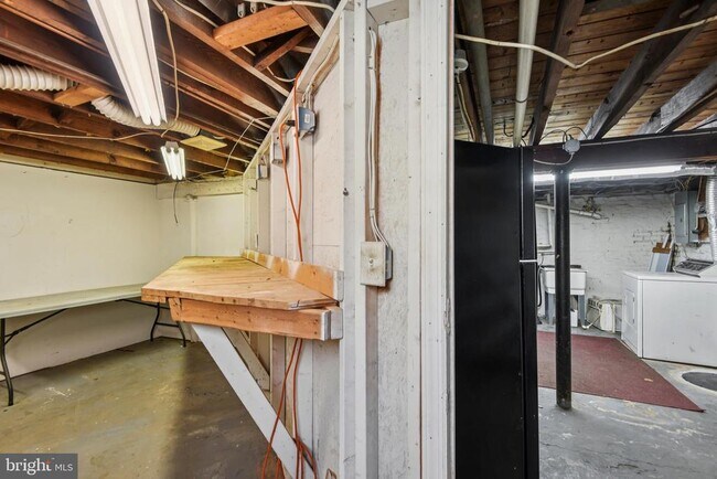 Building Photo - 209 Locust St