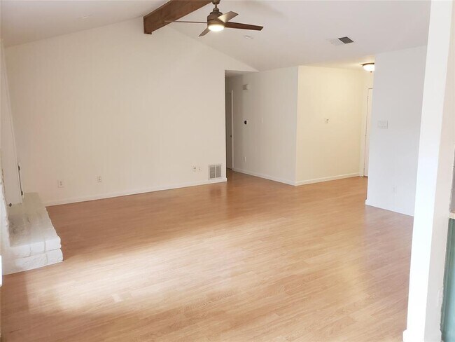 Building Photo - 404 Oakridge Pass