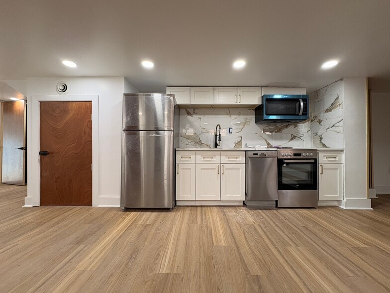 Building Photo - 5834 Phillips Ave