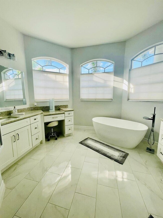 Building Photo - 8268 Southwind Bay Cir