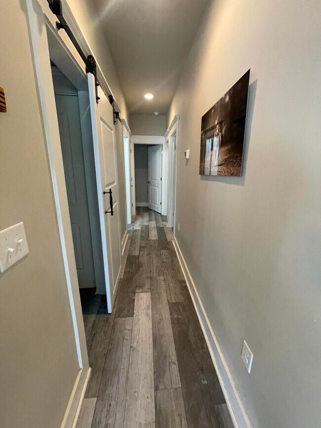 Building Photo - 105 1st St