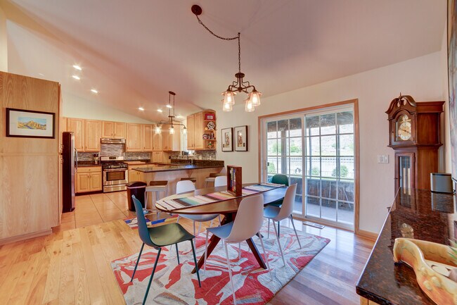 Building Photo - 383 E Coronado Ln