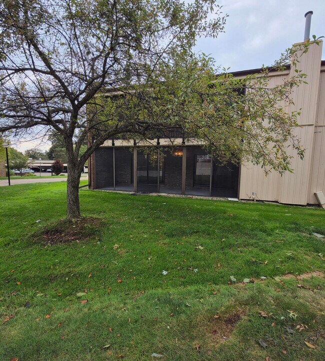 Building Photo - 18233 University Park Dr
