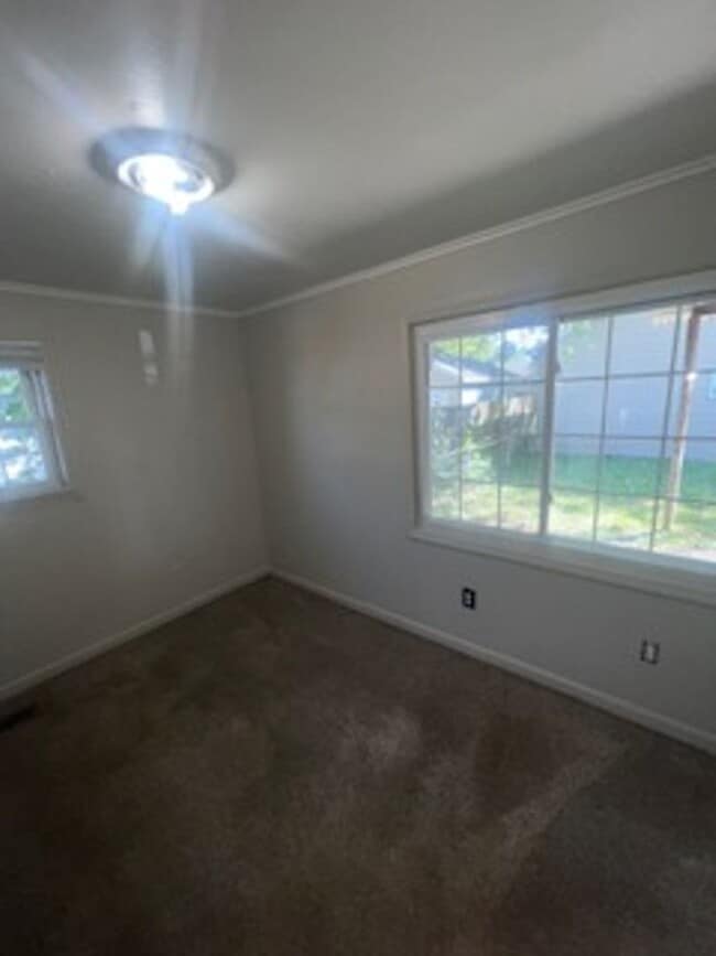 Building Photo - 1401 E Missouri St