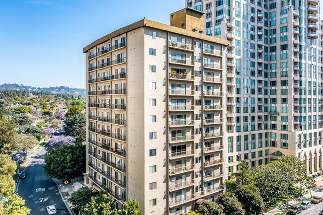 Building Photo - 10747 Wilshire Blvd
