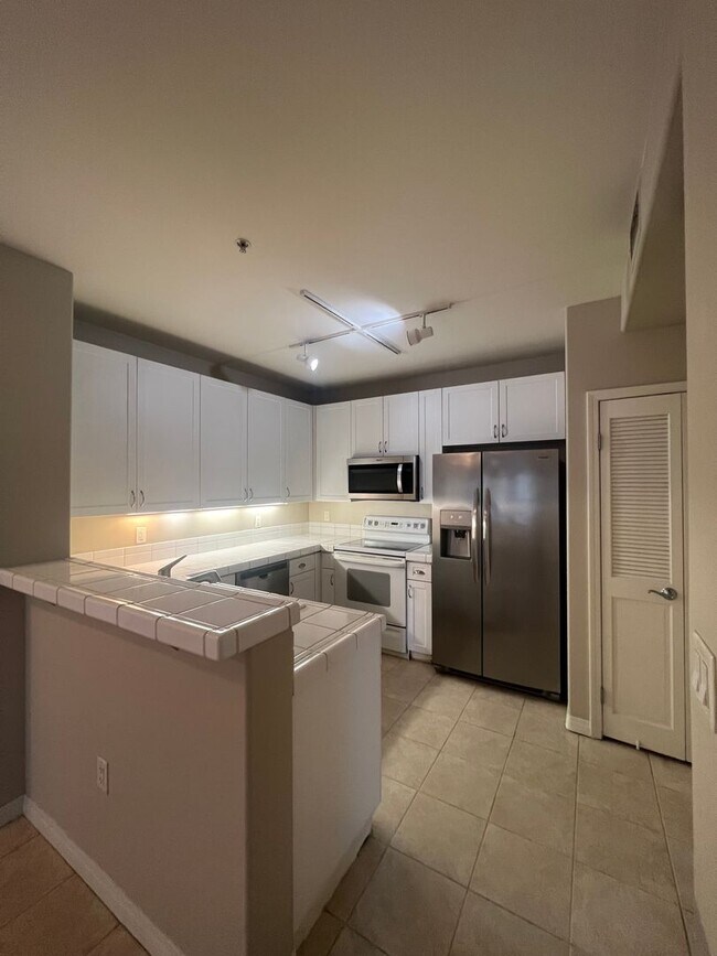Building Photo - 1 Bed Unit in Little Italy - Porto Siena - Parking Space
