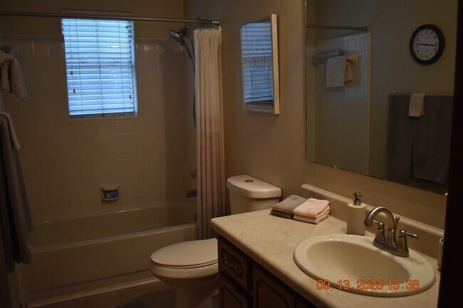 Upstairs' Full Bath - 3126 Station Ct