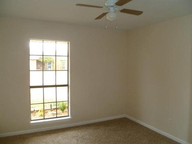 Building Photo - 4816 Roberts Dr