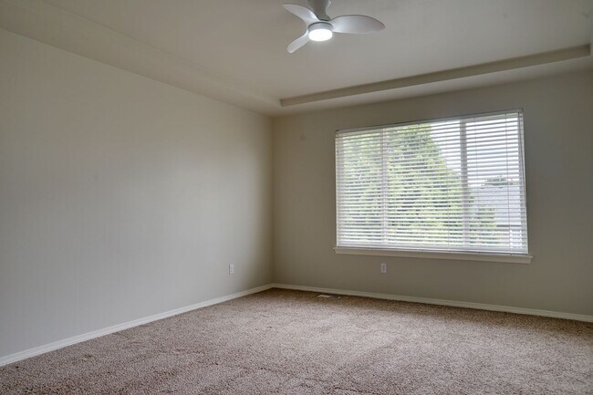 Building Photo - Price reduction-Lakeland Hills 2 Story