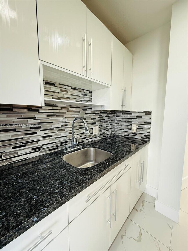 Building Photo - 617 SW 11th St