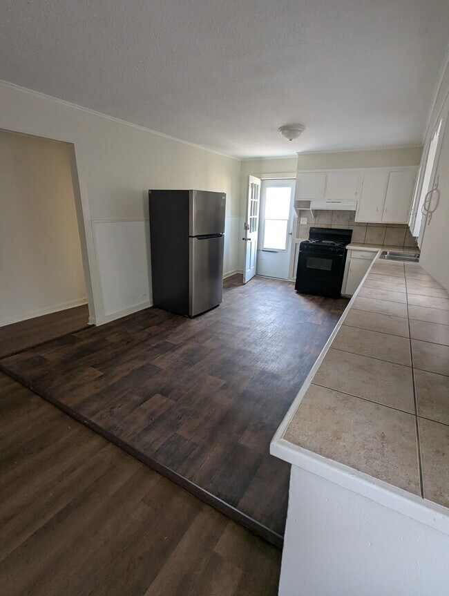 Building Photo - 6077 Cypress St