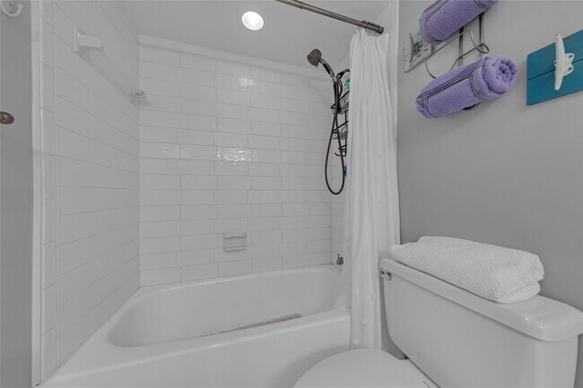 Building Photo - 2900 NE 14th Street Causeway