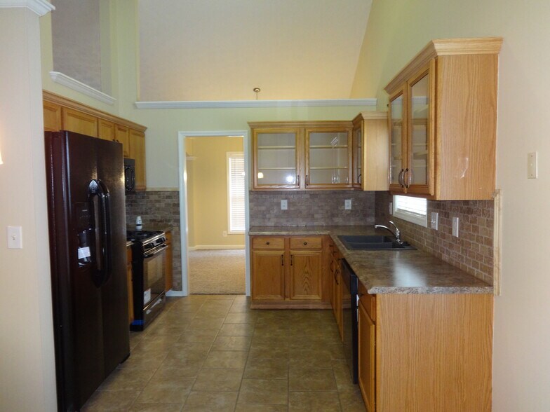 Building Photo - 2160 Laurel Pointe Ln