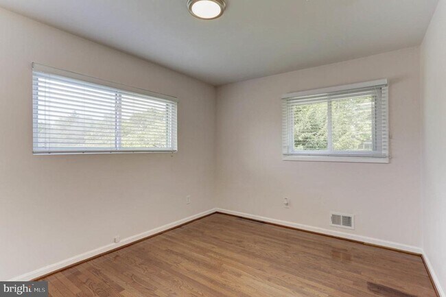Building Photo - 11821 Charen Ln