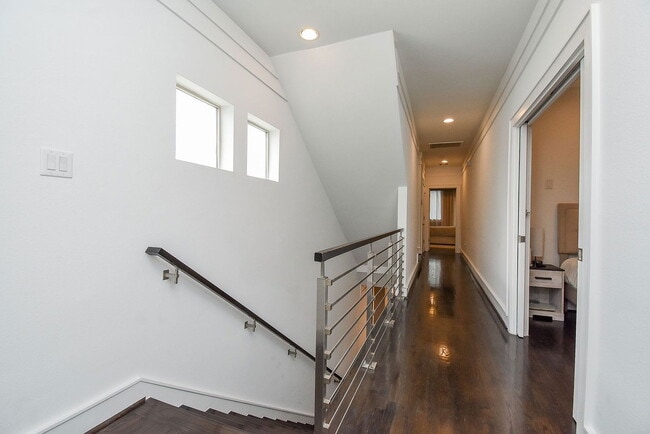 Building Photo - 1211 Rosine St