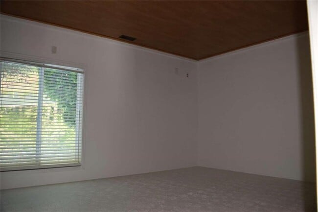 Building Photo - 2805 Pine Meadow Dr