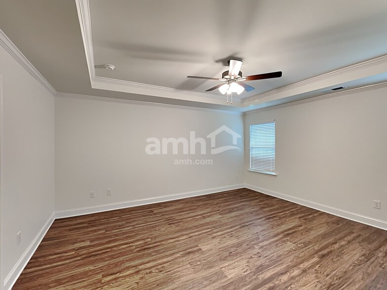 Building Photo - 3710 Lk Blf Lp