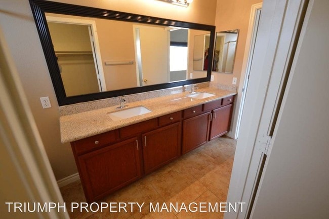 Building Photo - 8820 Spinning Wheel Ave
