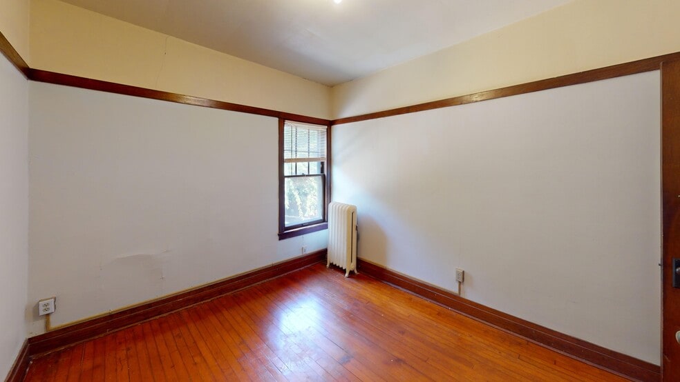 Building Photo - 1806 Kendall Ave