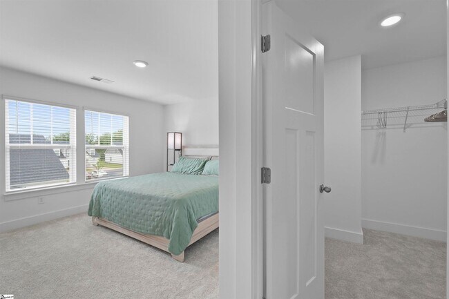Building Photo - Wonderful Short-Term Furnished Townhome Cl...